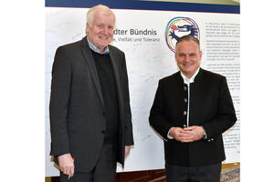 Bild vergrößern: Ministerpräsident Horst Seehofer (li) und Oberbürgermeister Dr. Christian Scharpf