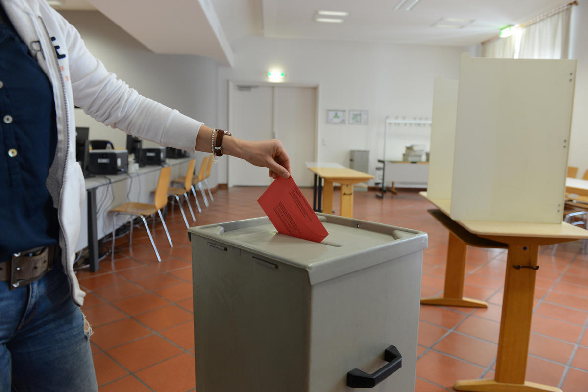 Wahlurne im Wahllokal