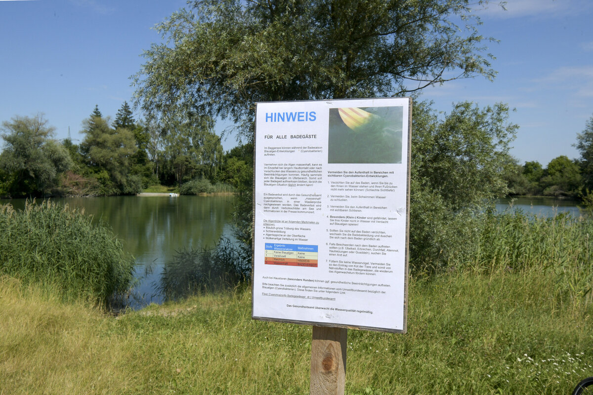 Hinweistafel zur Blaualgenentwicklung