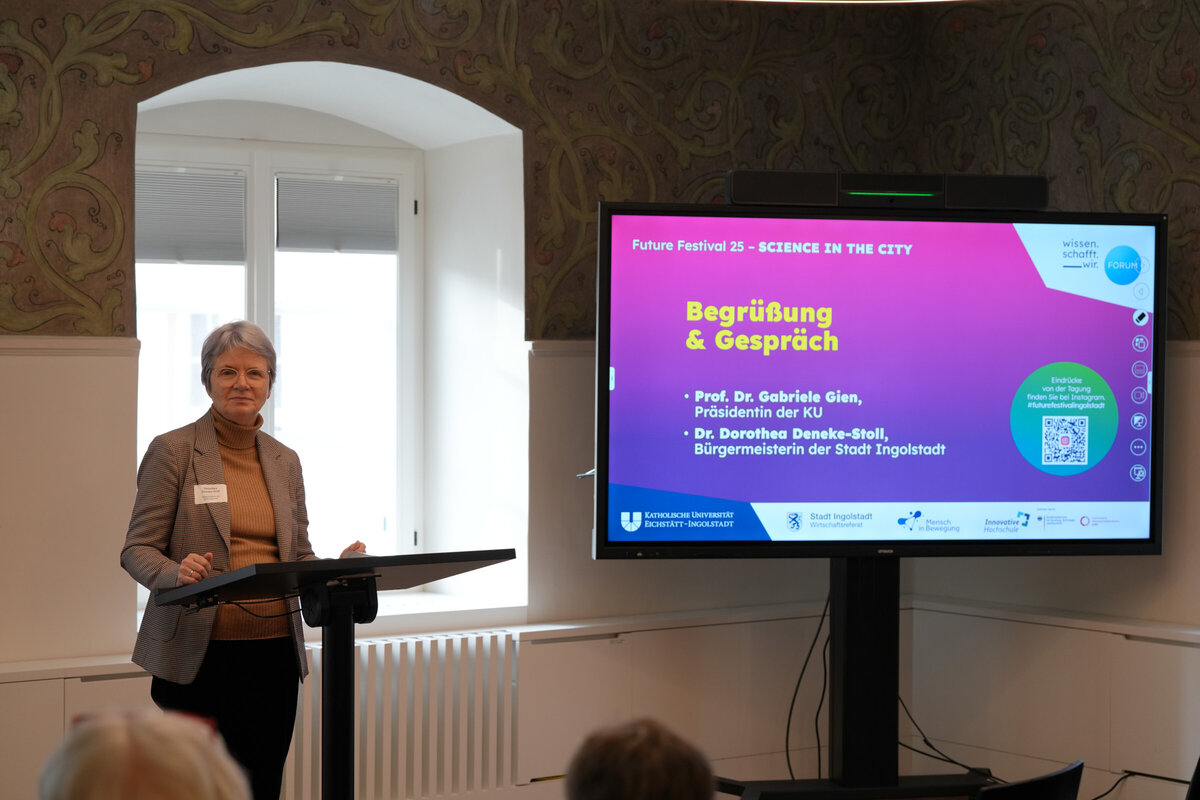 Brgermeisterin Dr. Deneke-Stoll erffnet das Future Festival