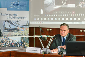 Bild vergrößern: Oberbürgermeister Christian Scharpf beim UAM Netzwerktreffen
