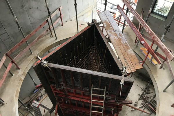 Zukünftige Stahltreppe im Neubau