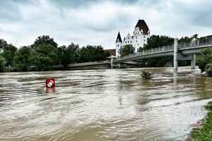 Bild vergrößern: Hochwasser 2024 - Donaubühne